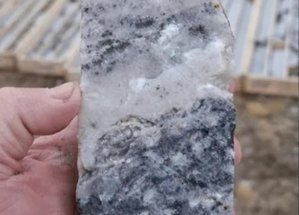 La veta descubierta en el macizo santacrujceño El Deseado, una intersección de alta ley. (NA/Astra Exploration)