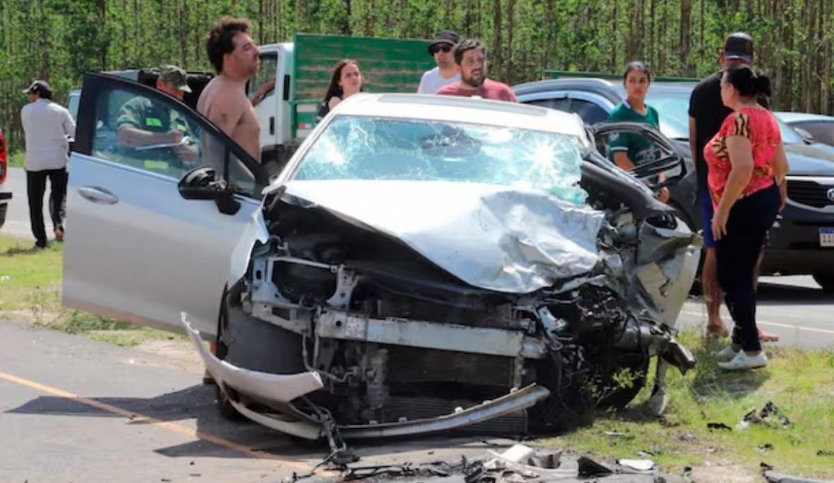 FOTO: Hinchas de Racing protagonizaron un impactante accidente: un muerto