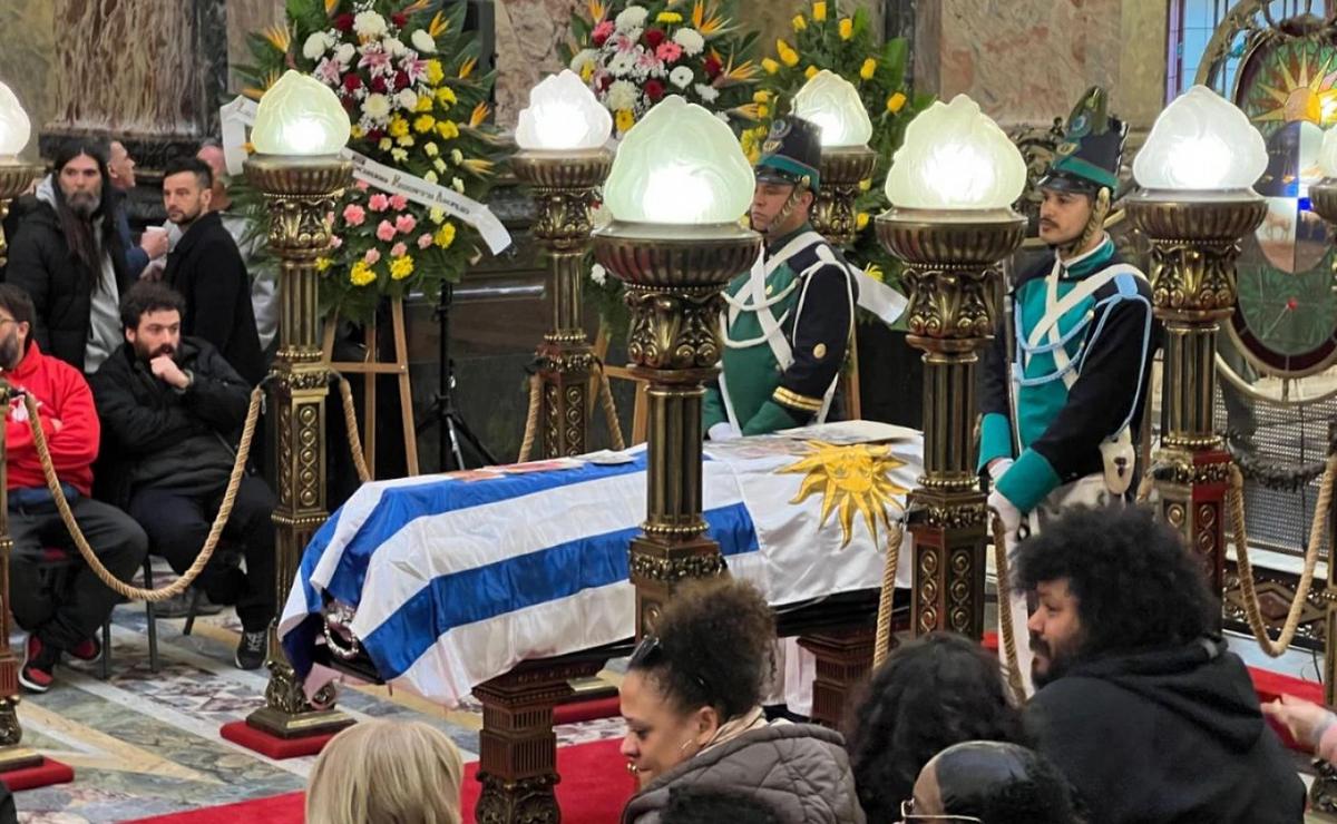 Con música y baile, Uruguay despide a Rada.