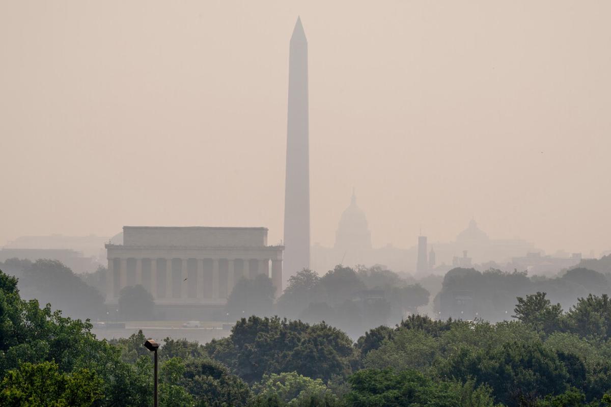 Humo proveniente de incendios forestales en Canadá se adentra cada vez más en EEUU