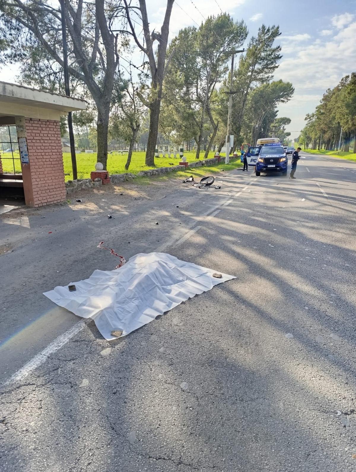 FOTO: Un ciclista murió tras ser arrollado por una camionera en Parque Don Bosco