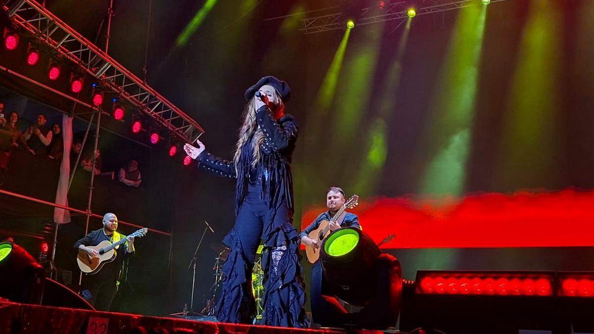AUDIO: Soledad Pastorutti cantó en Añelo y reveló la verdad detrás de las tarjetas en la despedida de Messi