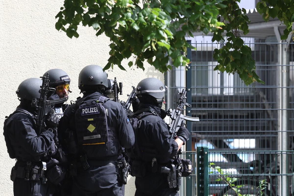 Incidente armado en secundaria en Alemania deja dos niñas heridas y un joven detenido