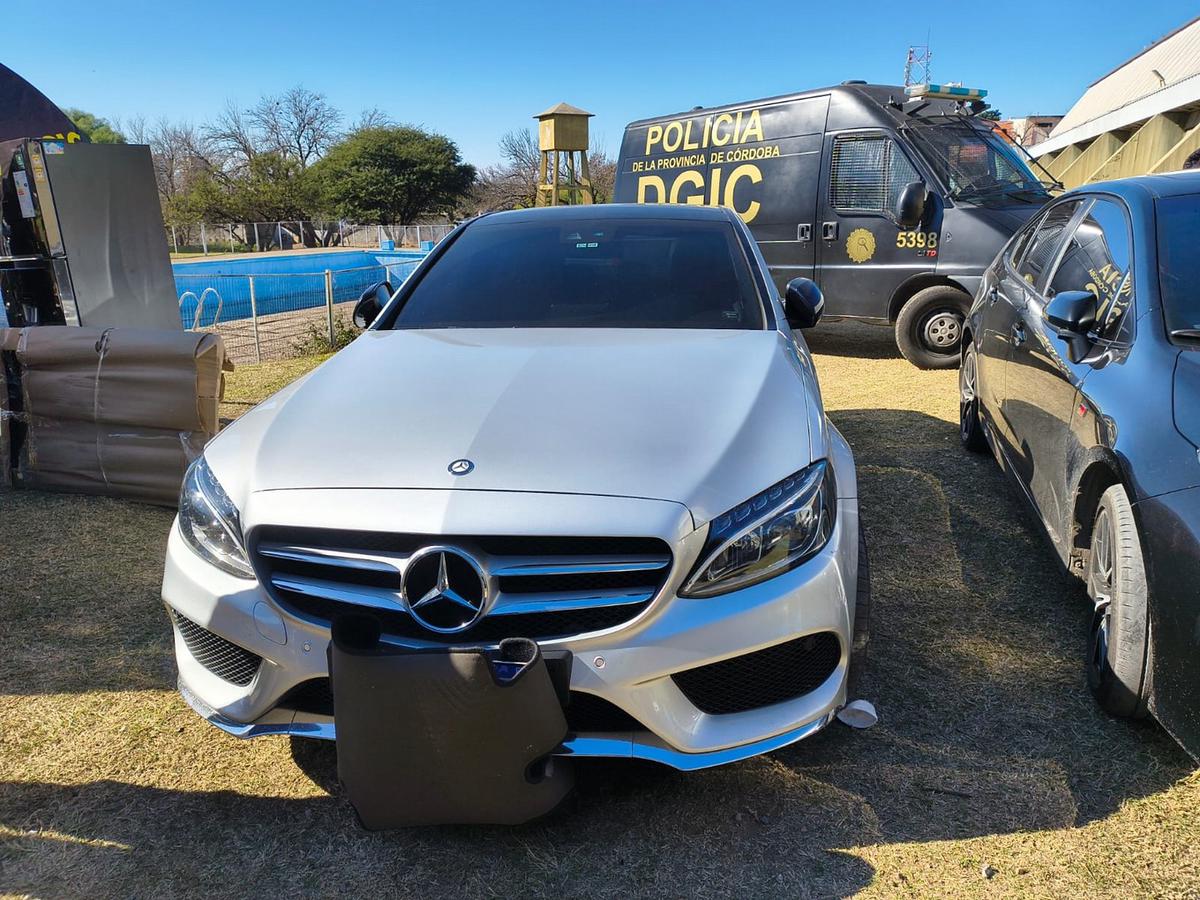 Autos de lujo, joyas y diamantes: cayó banda que usaba inhibidores para robos.