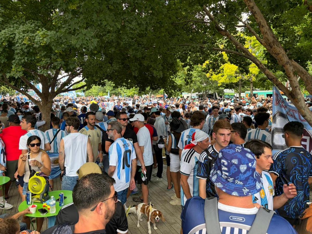 Banderazo argentino en Dallas.
