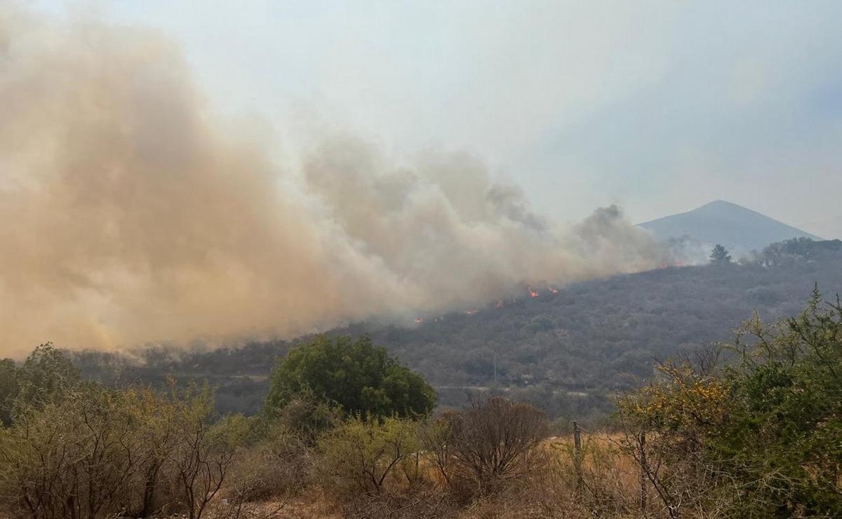 FOTO: Voraz incendio en Los Cocos. (Foto: Daniel Cáceres/Cadena 3)