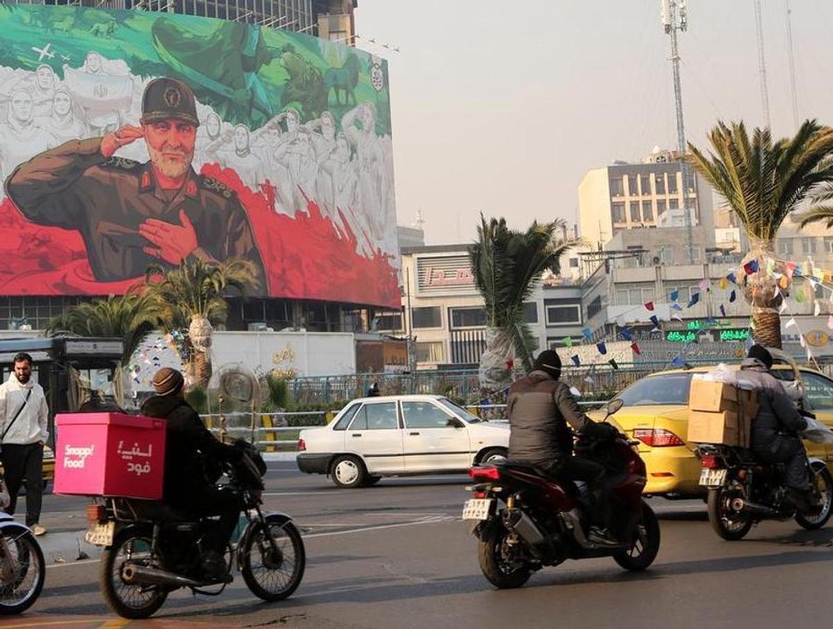 Una valla publicitaria que muestra a Qassem Soleimani en el centro de Teherán. Foto: Agencia NA (Xinhua)