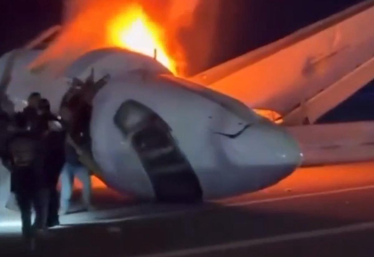 Tragedia en Texas: avioneta se estrella en autopista y deja un muerto