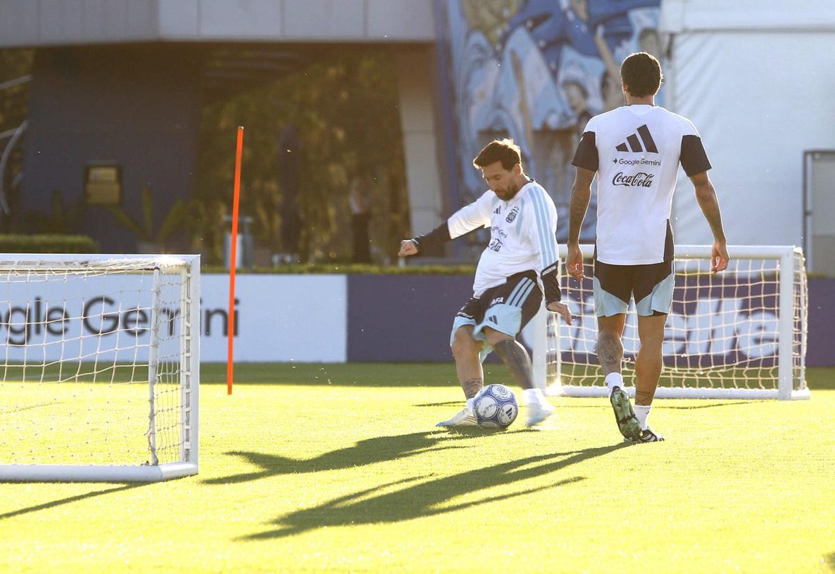FOTO: El crack rosarino, en su última práctica con el equipo nacional.