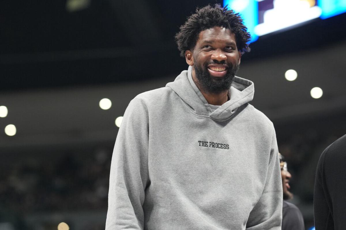 Embiid vuelve a la alineación de los 76ers tras 13 partidos fuera; George cumple suspensión