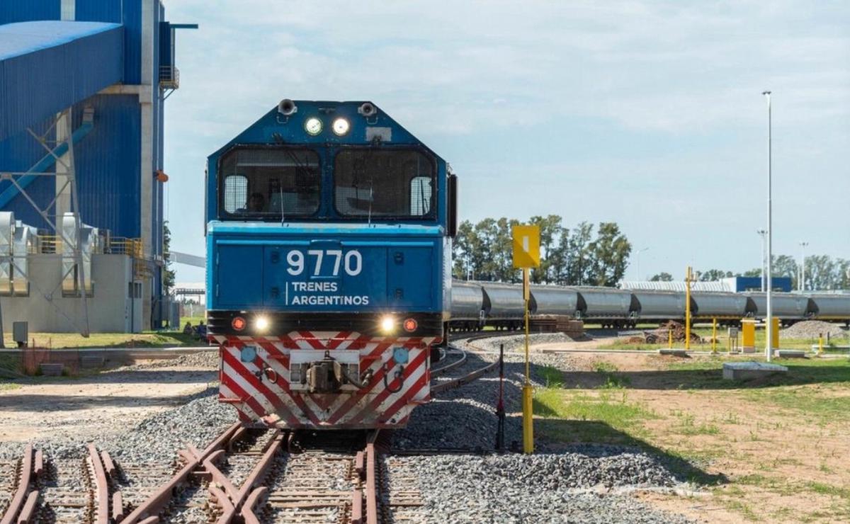 FOTO: Diego Giuliano repudió la privatización del tren Belgrano: 