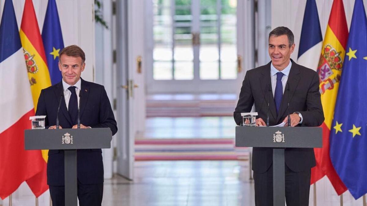 El presidente francés, Emmanuel Macron, y el jefe del Gobierno español, Pedro Sánchez.