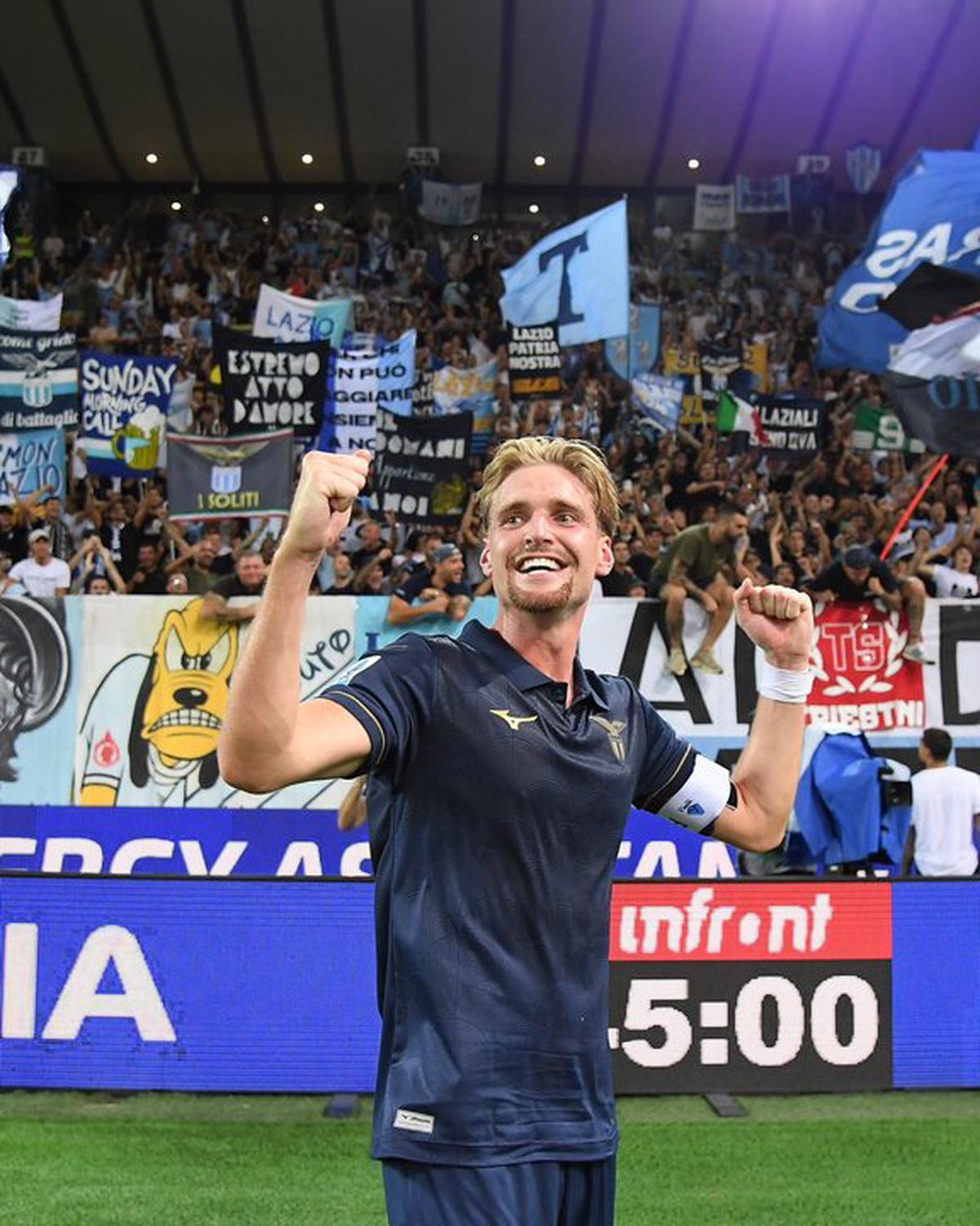 Kenneth Taylor celebra una remontada agónica de la Lazio ante el Udinese.