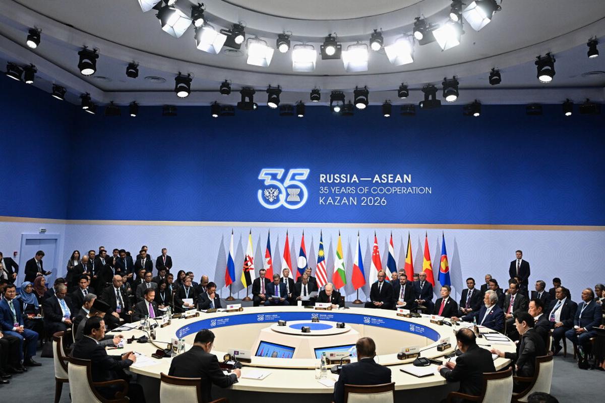 Putin y líderes del sudeste asiático acuerdan reforzar lazos en cumbre en Rusia