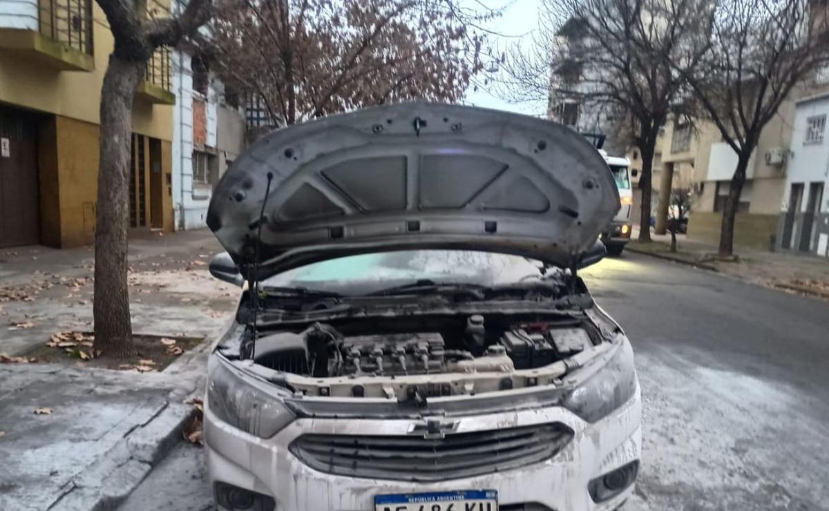 Así quedó el Chevrolet prendido fuego.