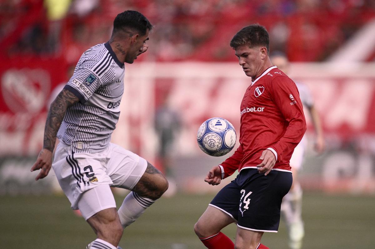 Independiente y Boca se enfrentan en Avellaneda.