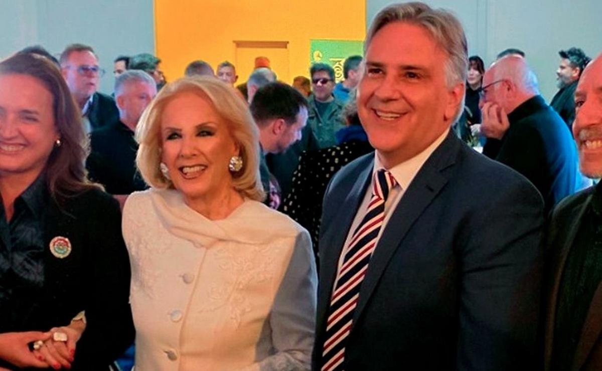 Mirtha Legran, junto al gobernador de Córdoba, Martín Llaryora.