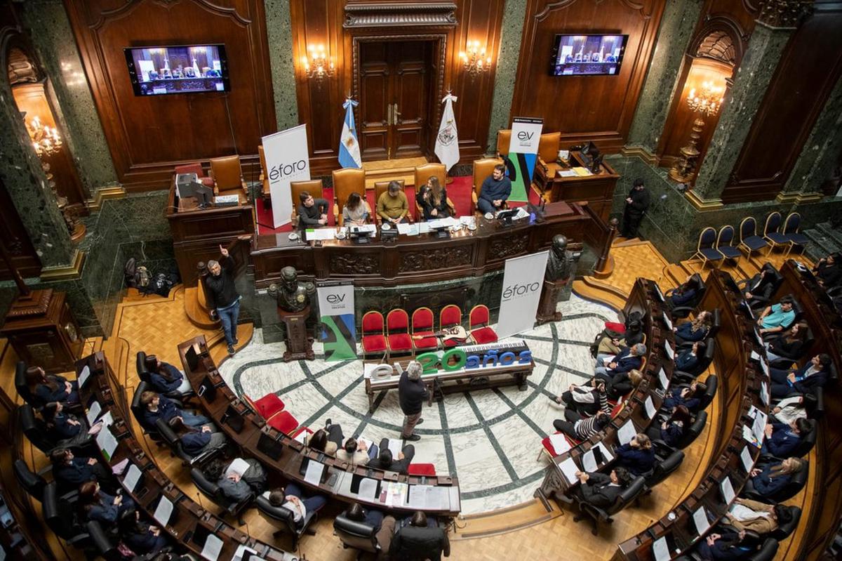 Estudiantes de CABA presentan inquietudes sobre alcohol y apuestas online como adicciones invisibles
