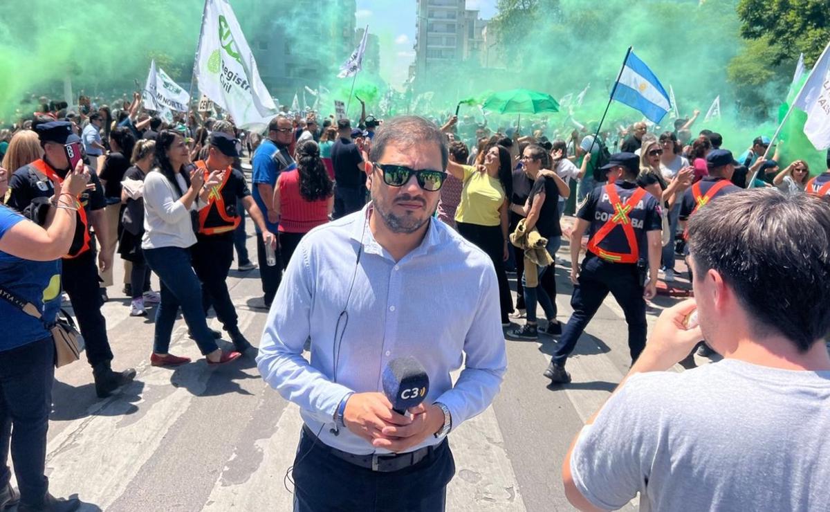 FOTO: El Suoem marchó por el centro de Córdoba (Foto: Daniel Cáceres/Cadena 3).