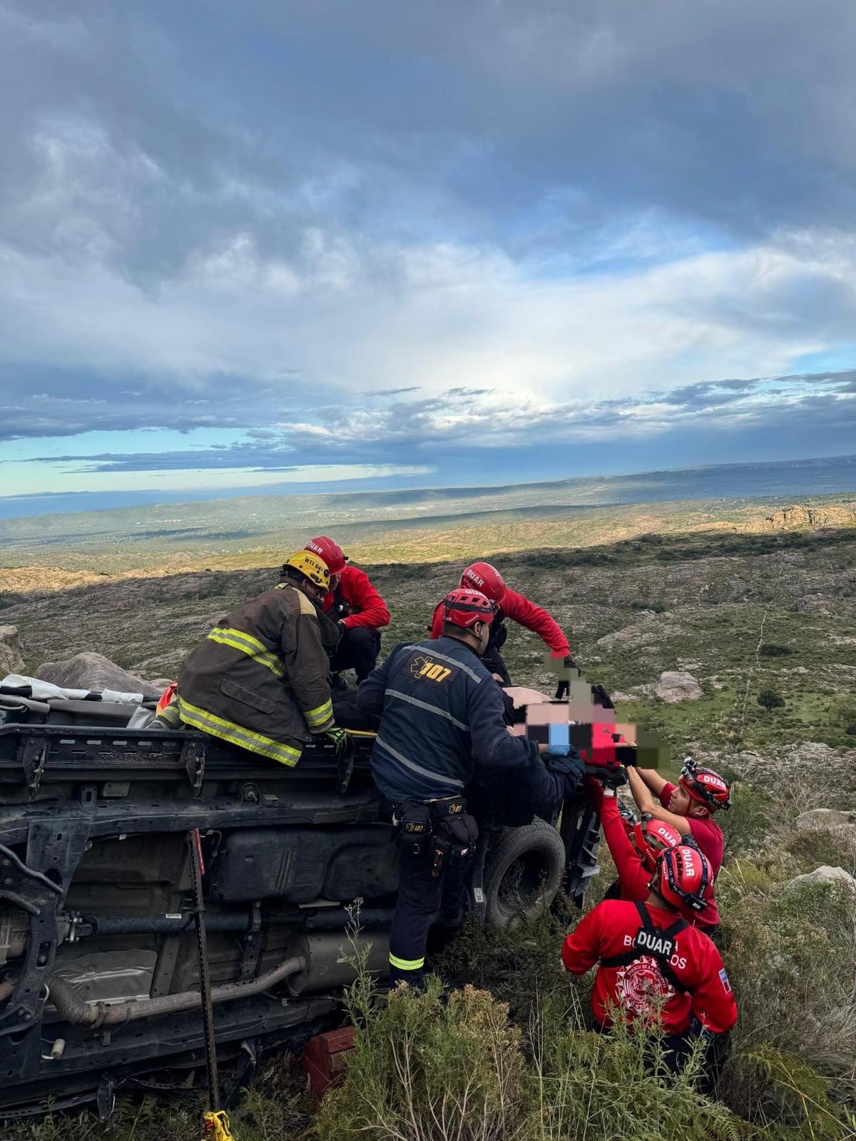 El conductor de la camioneta sufrió graves lesiones.
