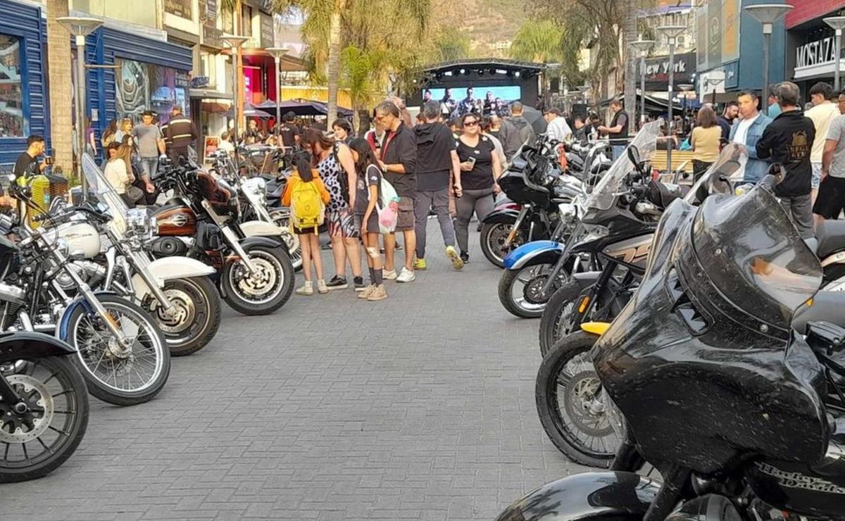 FOTO: Las motos en el centro de Carlos Paz. (Foto:Córdoba Interior Informa)