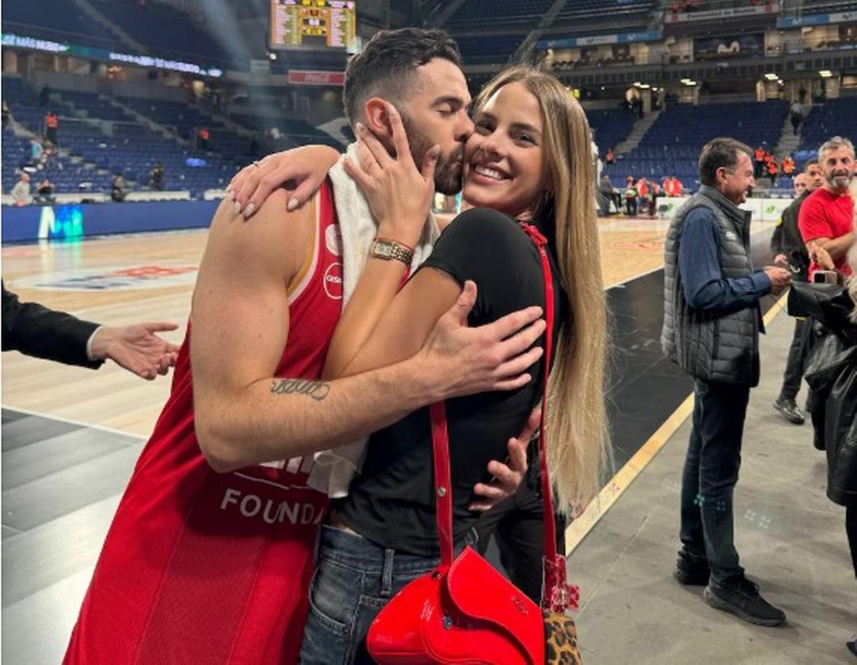 El basquetbolista Luca Vildoza y su esposa, Milica (Foto: @milicatasic12)