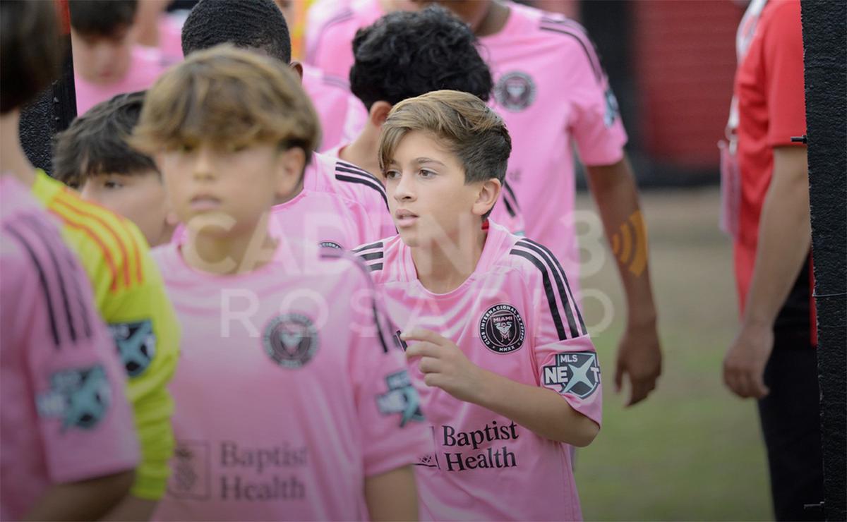 FOTO: La familia Messi acompaña a Thiago en su debut en la Newell's Cup.