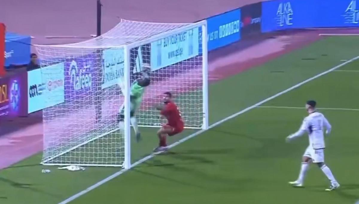 Un arquero se hizo un gol en contra increíble. (Captura)