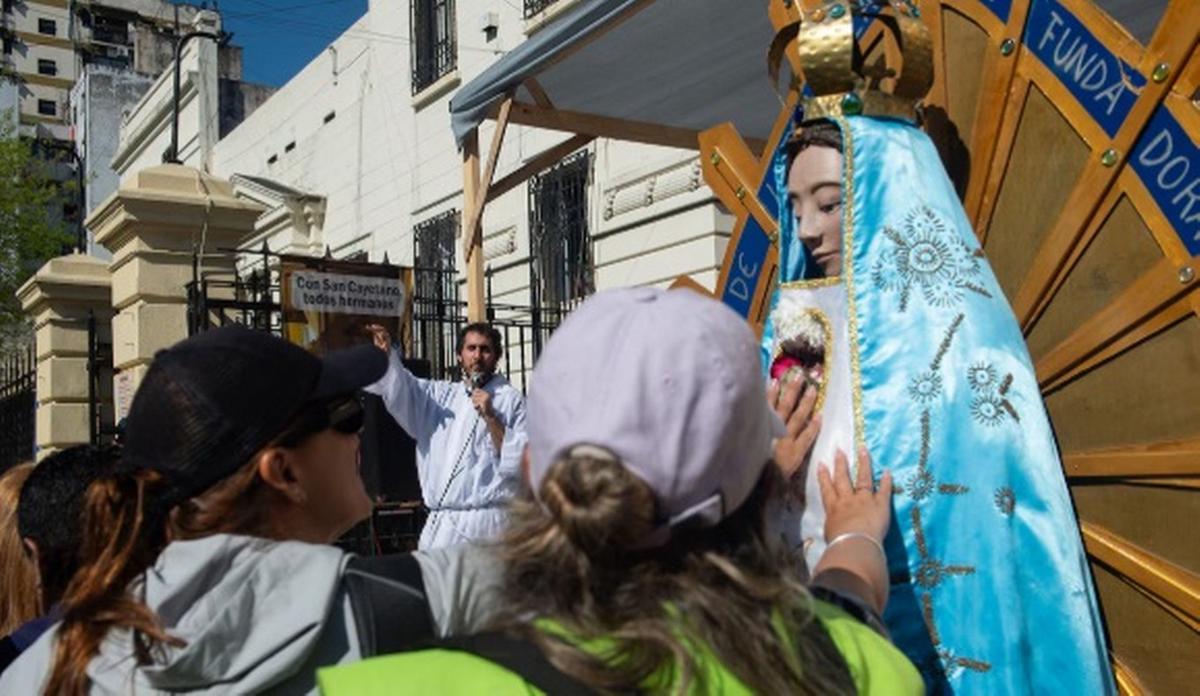 La peregrinación hacia la Virgen fue masiva (Foto: Jaime Olivos)