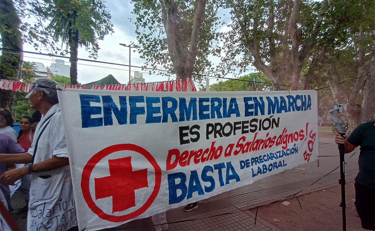 Enfermeros se movilizaron en Rosario en reclamo por condiciones de trabajo.