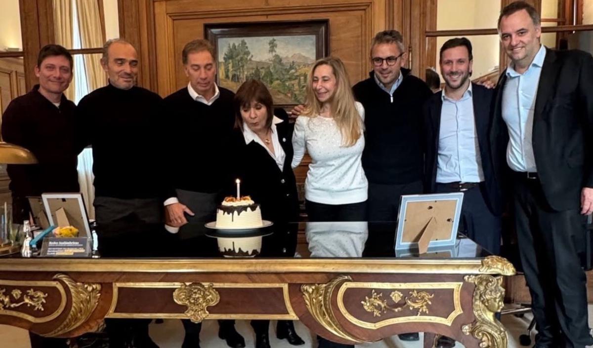 La imagen publicada por la hermana del Presidente para transmitir cohesión interna.