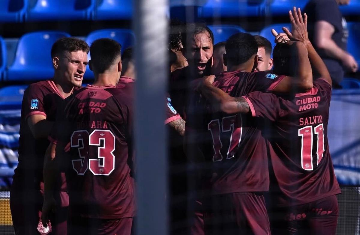 Lanús celebra el triunfo en el Amalfitani. (FOTO: Prensa Lanús)