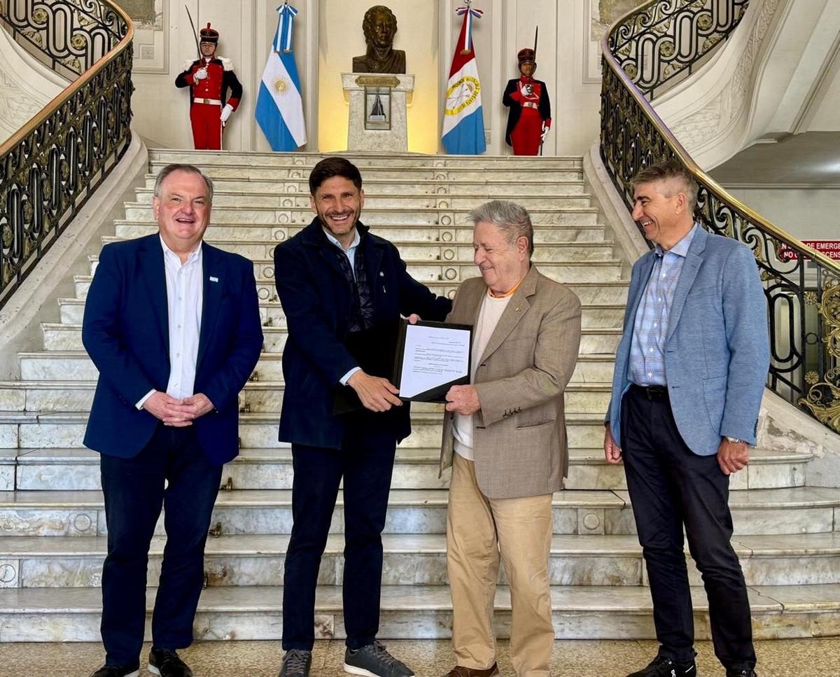 Pullaro recibió al expresidente Duhalde en Santa Fe.