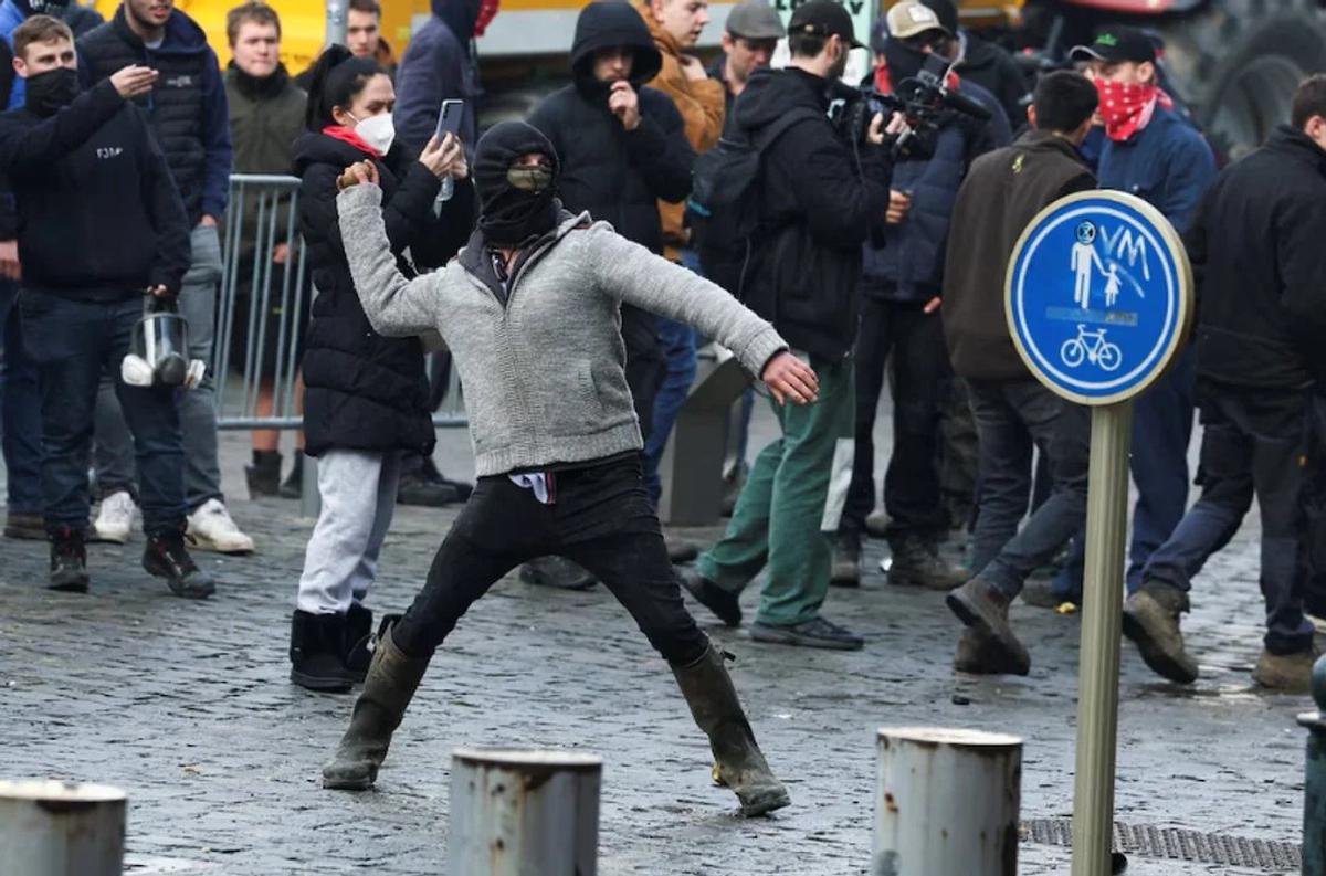 Serios incidentes frente al Parlamento Europeo.