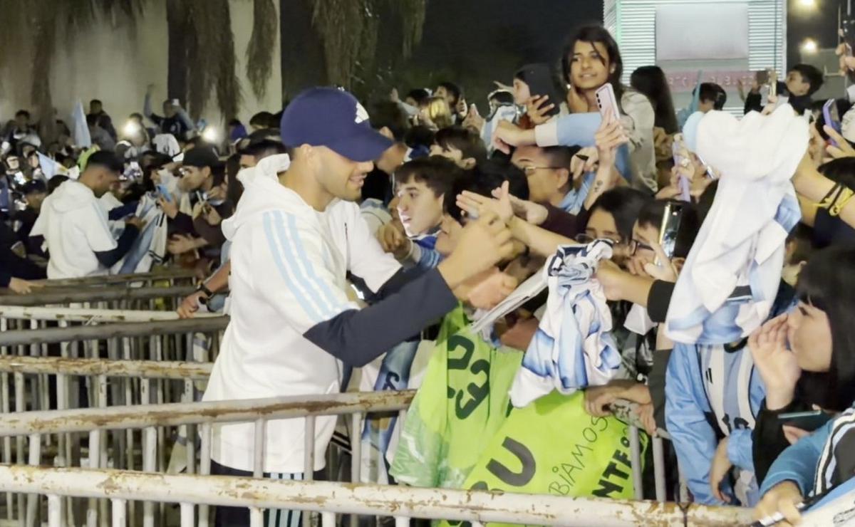 La selección argentina llegó a Córdoba para enfrentar a Bolivia.