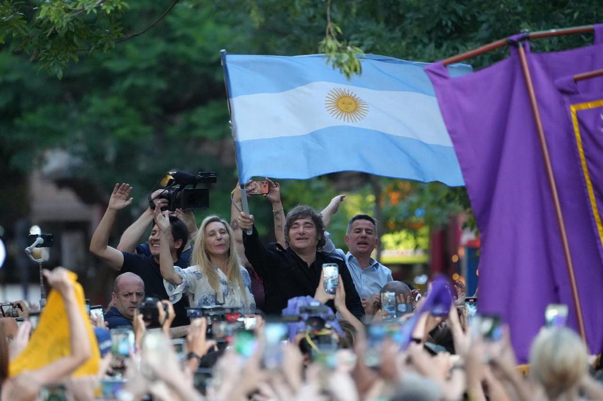 Javier Milei recorre las calles de Córdoba. (Foto: Daniel Cáceres/C3)