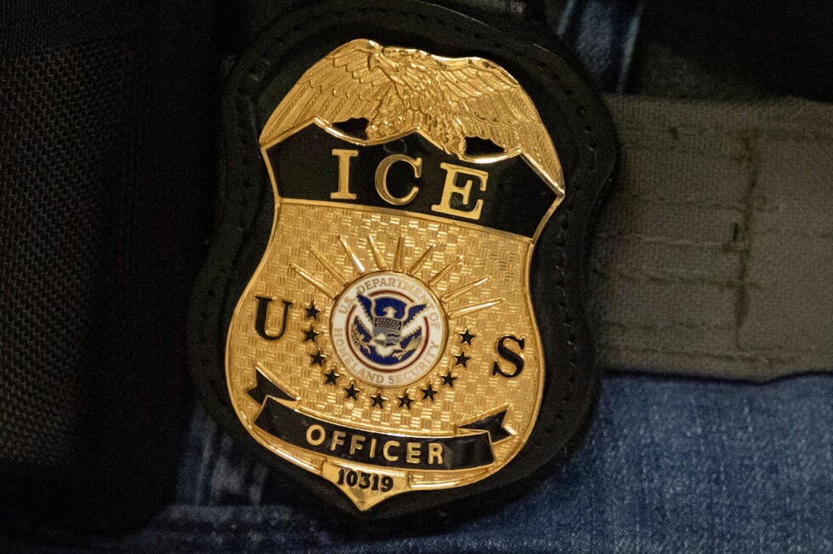 El ICE cuestiona cobertura de la AP sobre política de divulgar videos de cámaras corporales
