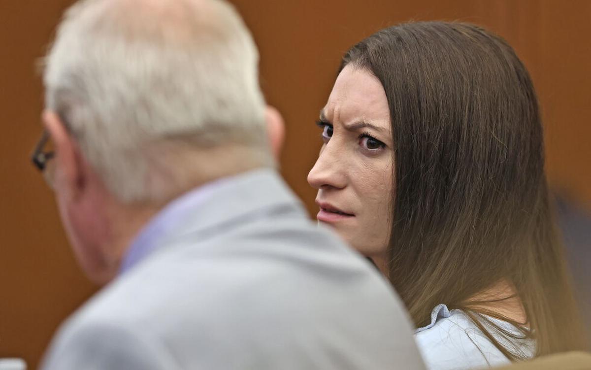 Jurado sigue sin lograr un veredicto en el caso de la madre que asesinó a sus hijos en Massachusetts