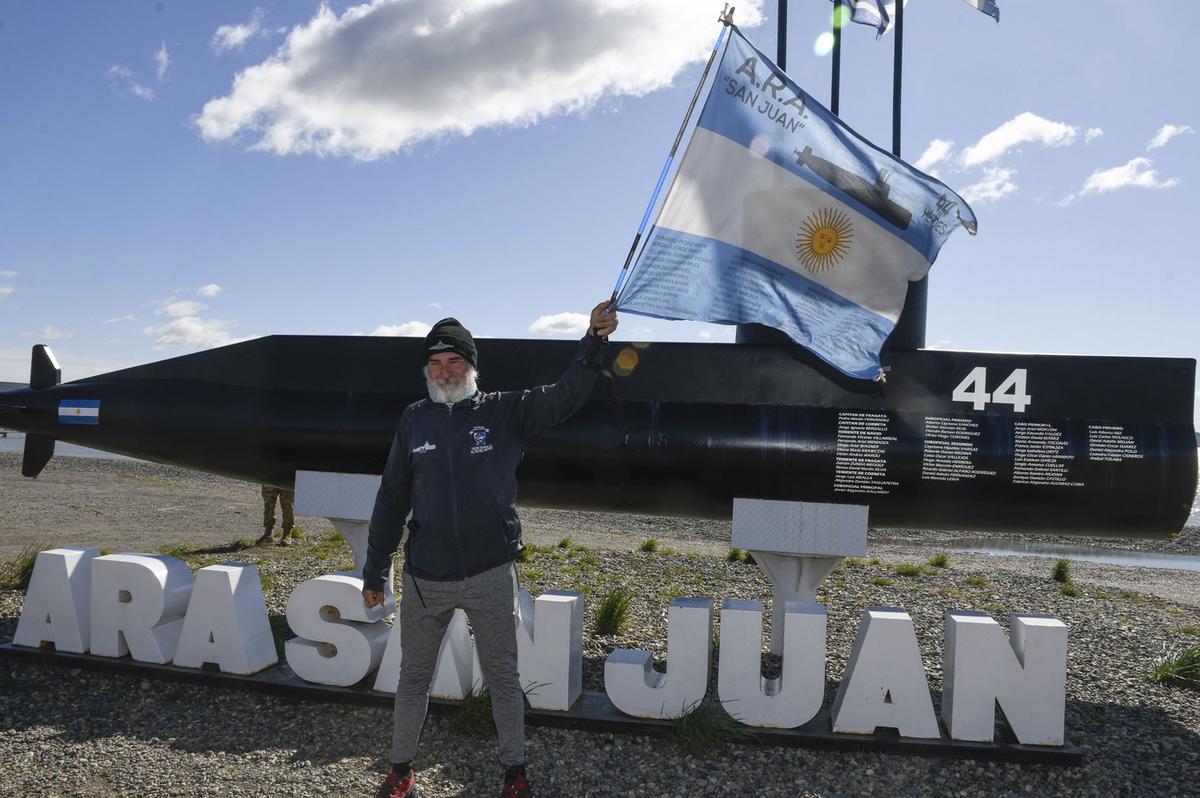 FOTO: Con el propósito de homenajear a los tripulantes del ARA San Juan recorre 3000 km