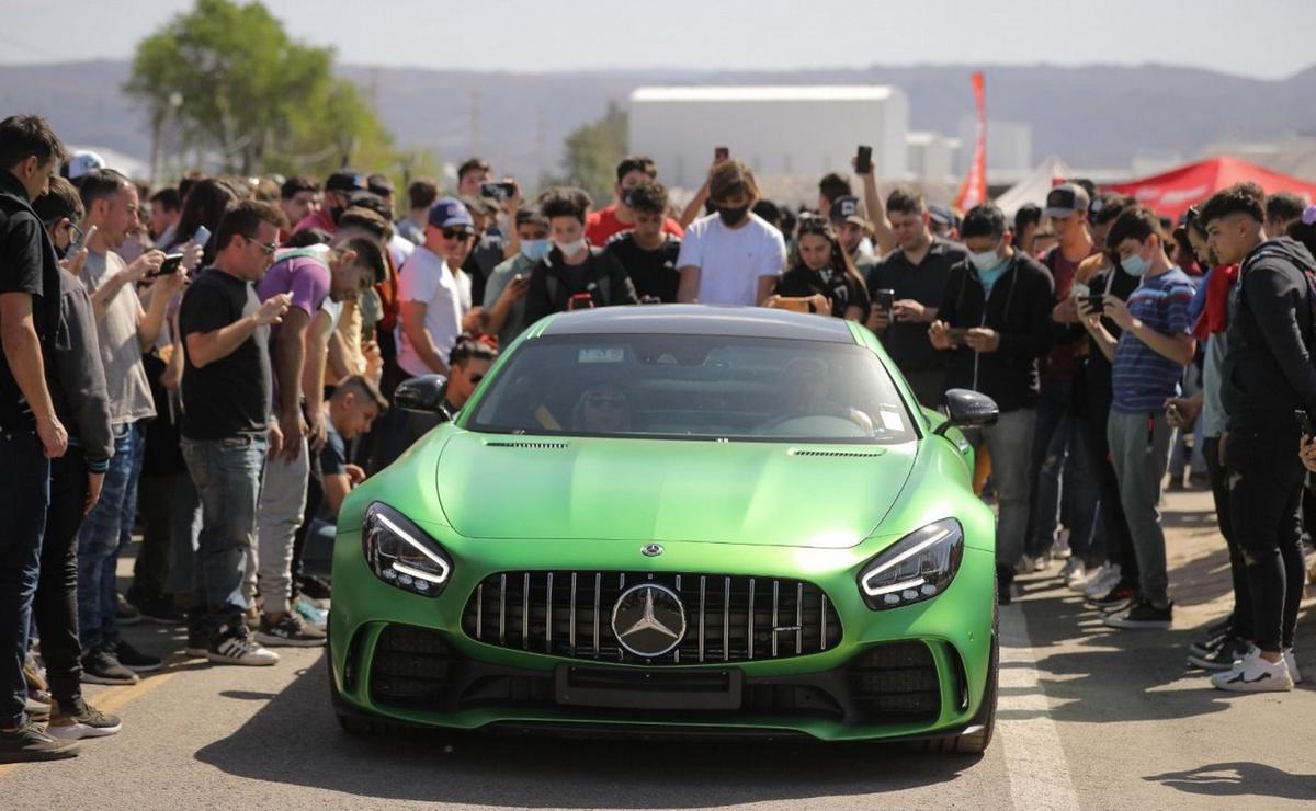 FOTO: Los deportivos modernos y los clásicos en la exhibición del 'Car Meet'