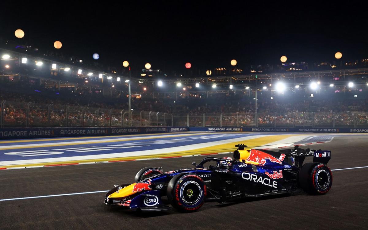 Verstappen brilla con luz propia en Singapur y consigue su pole #50