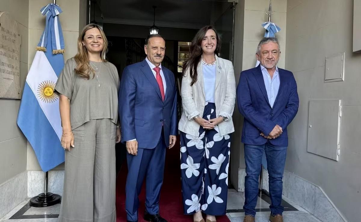 Victoria Villarruel, con el gobernador de La Rioja, Ricardo Quintela. (Foto: archivo)