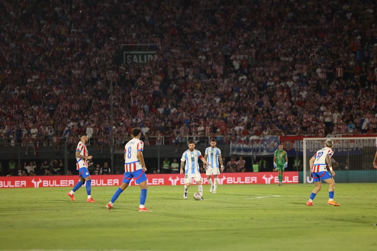 FOTO: Argentina-Paraguay, un duelo intenso (Foto: @Argentina)