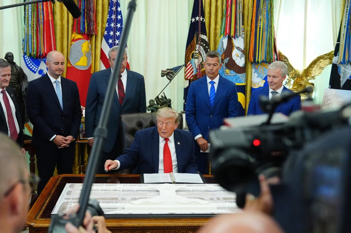 Trump anuncia remodelación de $22.500 millones al Aeropuerto Internacional de Dulles de Washington