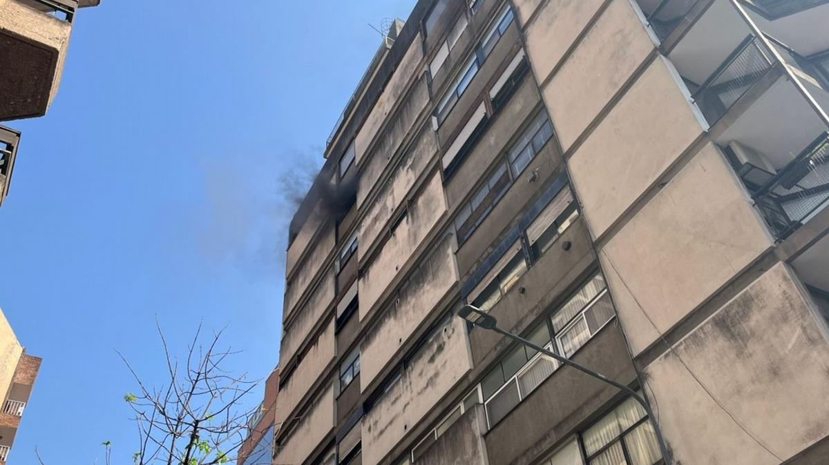 FOTO: Incendio en un departamento (Foto: Jorge Mercado/Cadena 3)