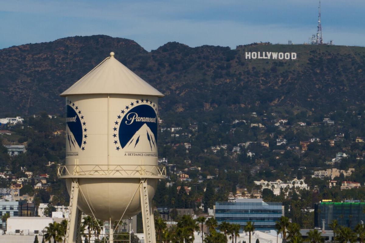 Paramount acepta retrasar meses el cierre de compra de Warner Bros mientras juez evalúa impugnación