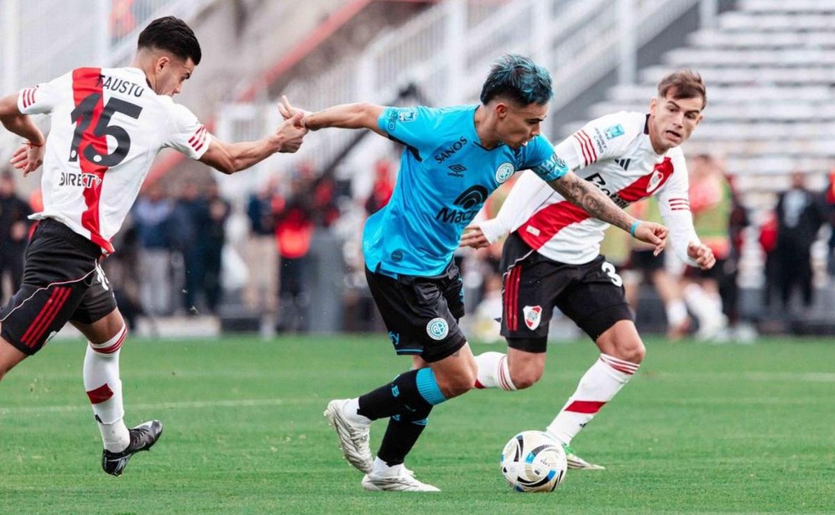 Belgrano juega con River en el Kempes en busca de seguir en lo más alto del grupo B.