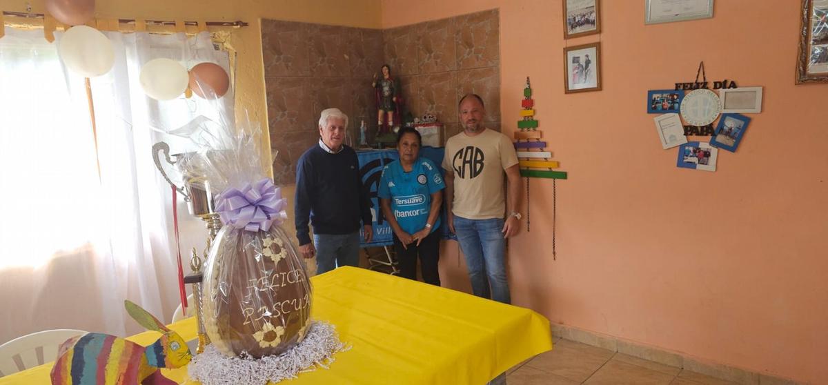 Cadena 3 entregó los huevos de pascua.