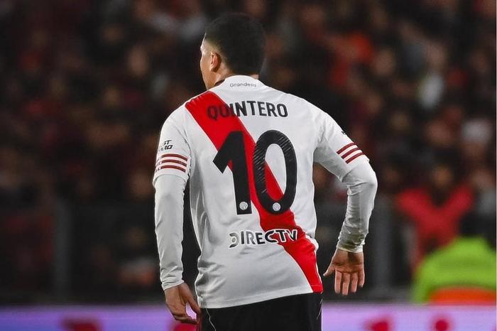 Juanfer Quintero se retiró de la conferencia tras pregunta sobre su futuro en River