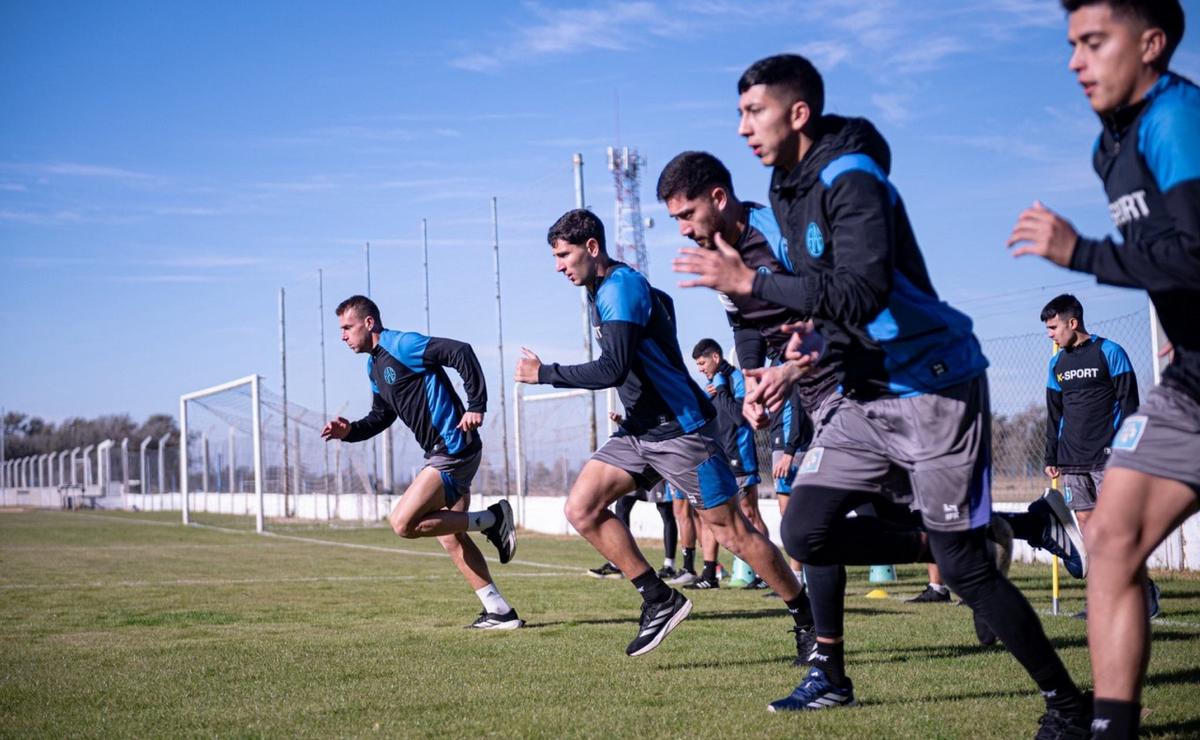 Estudiantes de Río Cuarto recibe a Banfield en el Antonio Candini (Foto: @EstudiantesRio4).